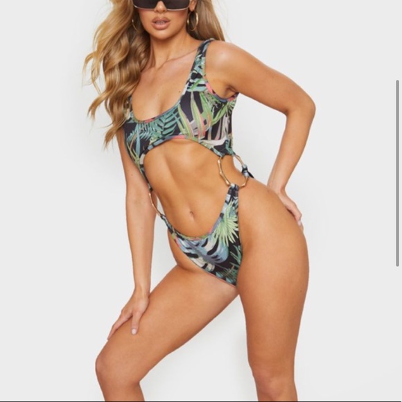 Pretty little thing swimsuit - Picture 1 of 4